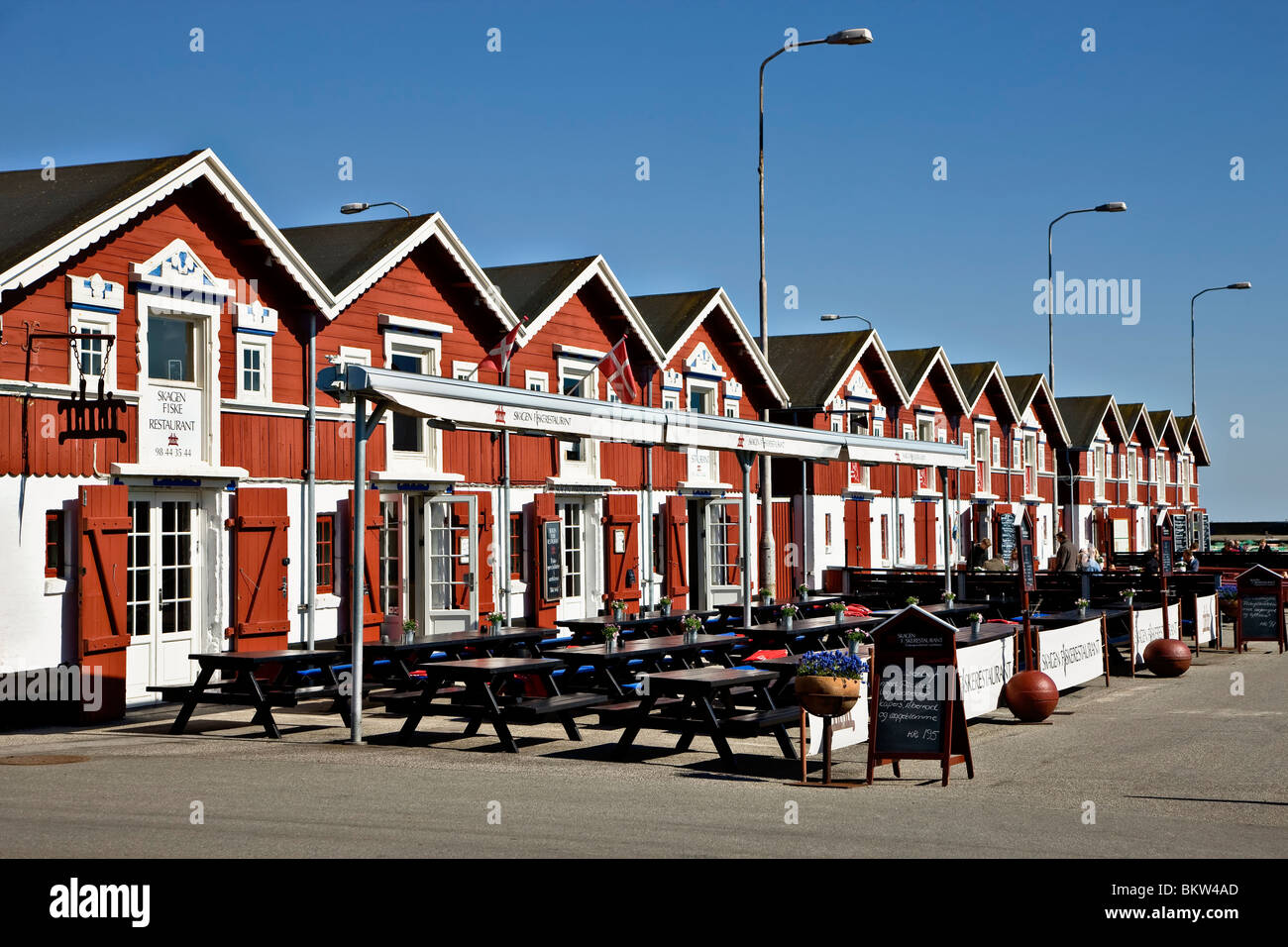 I famosi ristoranti di pesce al porto di Skagen Danimarca Foto Stock