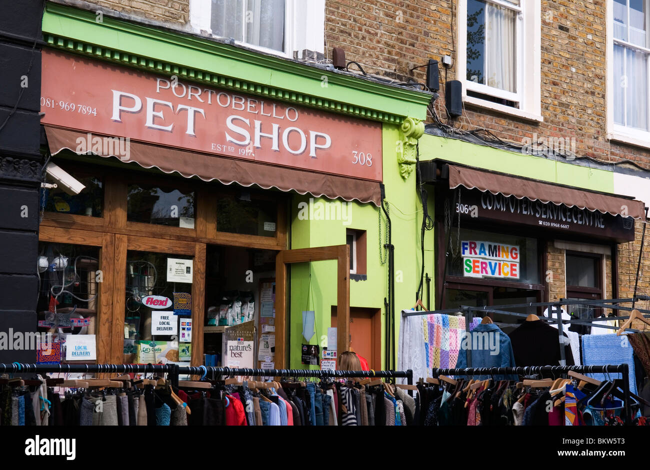 Pet Shop, Mercato di Portobello Road a Notting Hill Londra Ovest Inghilterra REGNO UNITO Foto Stock