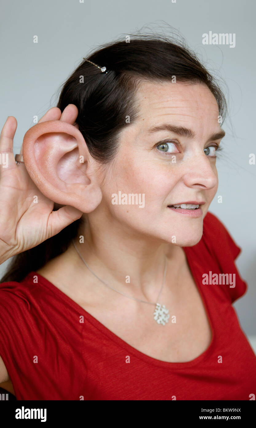 Donna con grande orecchio Foto Stock