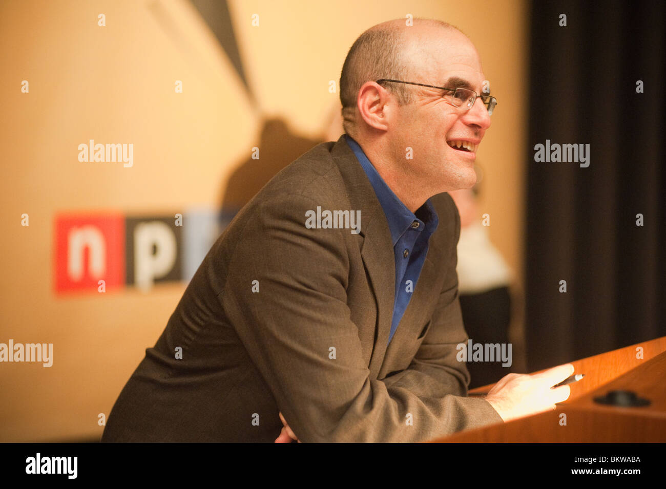 La nastratura di NPR quiz show 'attendere attendere dont tell me' , teatro Chase, Chicago Peter Sagel Foto Stock