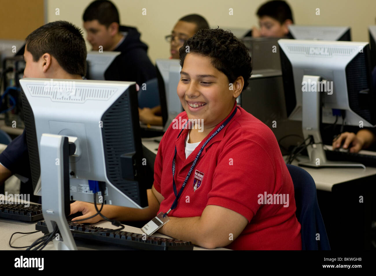 Studenti delle scuole superiori in laboratorio informatico presso la Peak Preparatory Academy di Dallas, Texas, USA. ©Bob Daemmrich Foto Stock