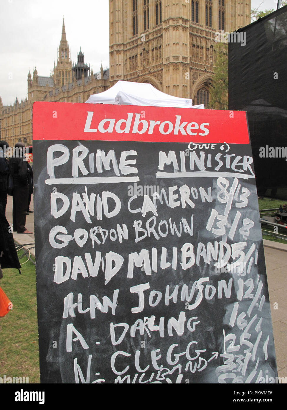 Ladbrokes elezioni generali 2010 appeso il Parlamento la copertura dei media Foto Stock