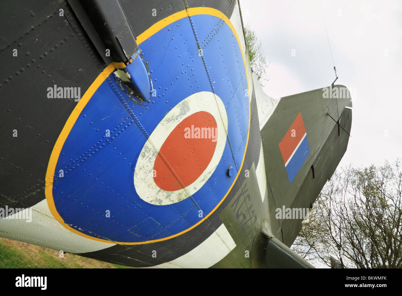 La RAF insegne su una guerra mondiale 2 aereo Dakota a Elvington Air Museum vicino a York, Inghilterra Foto Stock