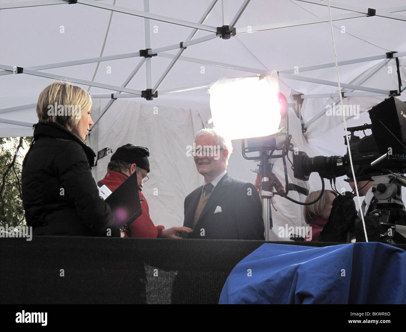 Douglas Hurd elezioni generali 2010 appeso il Parlamento la copertura dei media Foto Stock