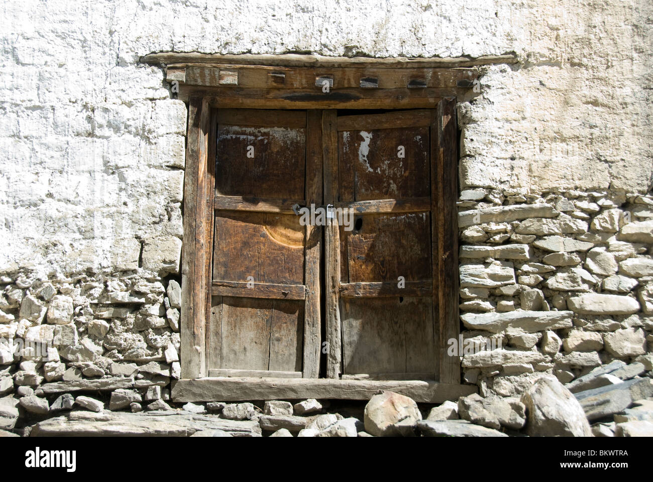 Antica finestra in legno, Jharkot Village, vicino a Muktinath, Mustang distretto, Circuito di Annapurna, Nepal, Foto Stock