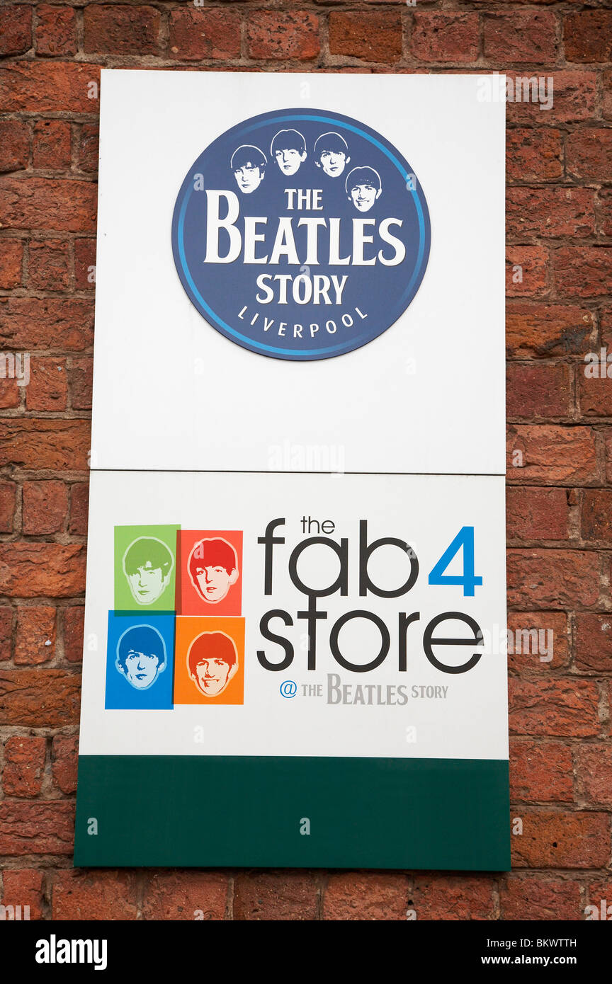 La storia dei Beatles firmare al di fuori del Fab 4 Store nell'Albert Dock Liverpool Regno Unito Foto Stock