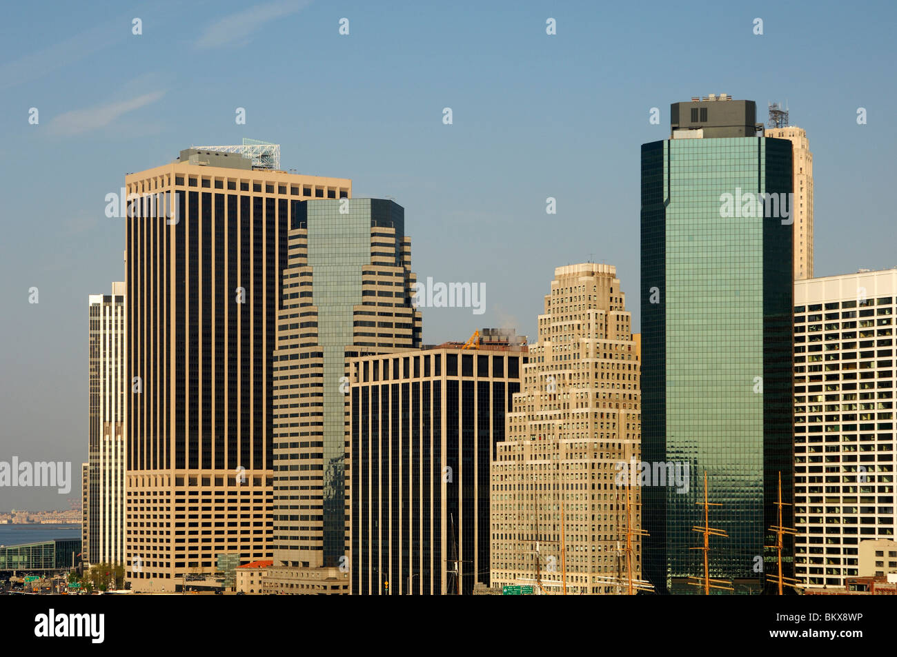 Parete di grattacieli del quartiere finanziario, la parte inferiore di Manhattan, New York, Stati Uniti d'America Foto Stock