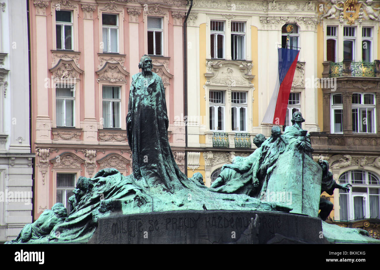 Statua di Jan Hus in Piazza della Città Vecchia di Praga, Repubblica Ceca. Foto Stock