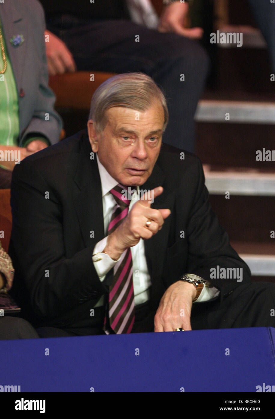 DICKIE BIRD OROLOGI finale di World Snooker Championship il crogiolo SHEFFIELD INGHILTERRA 03 Maggio 2010 Foto Stock