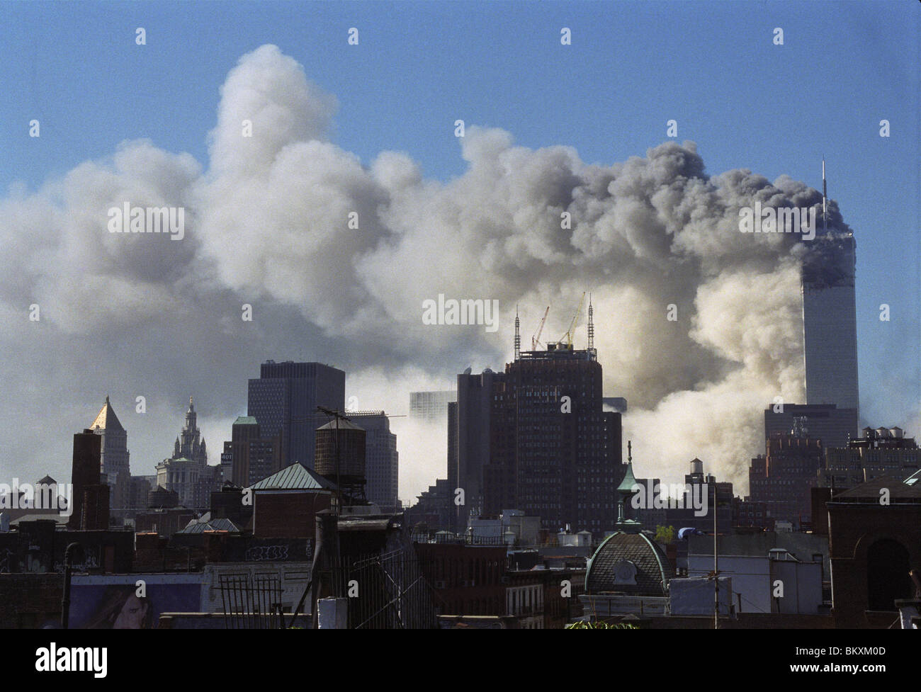 A 9:59.m, la torre sud, 2 World Trade Center, crollato dopo essere stato colpito da un piano. ©Stacy Rosenstock Walsh/Alamy Foto Stock