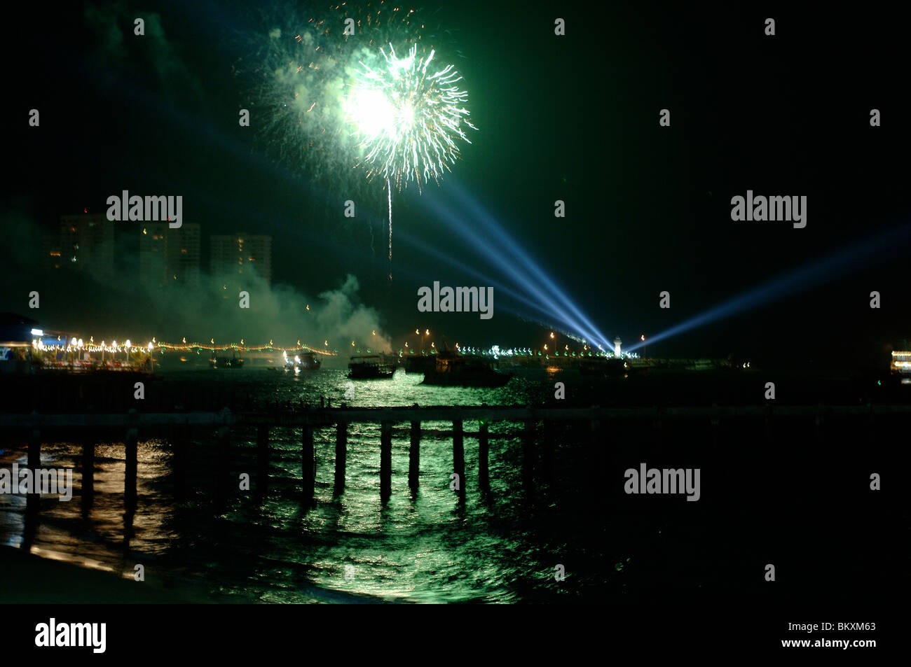 Opere di fuoco per celebrare il Capodanno cinese 2004 ; Pattaya Thailandia ; a sud est asiatico Foto Stock