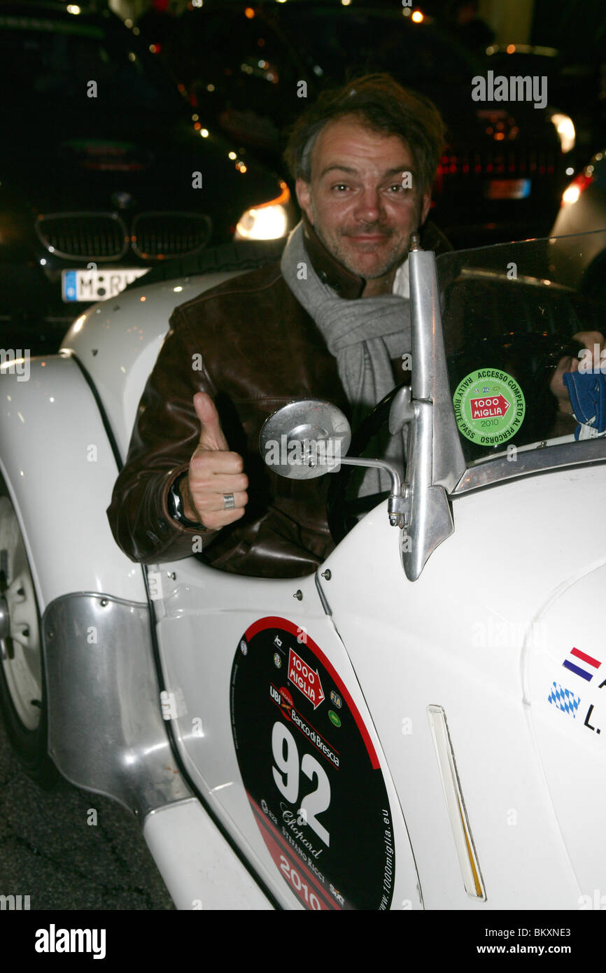 1000 miglia Italia 2010. Adrian van Hooydonk è un auto olandese designer su BMW 328 1939 Foto Stock