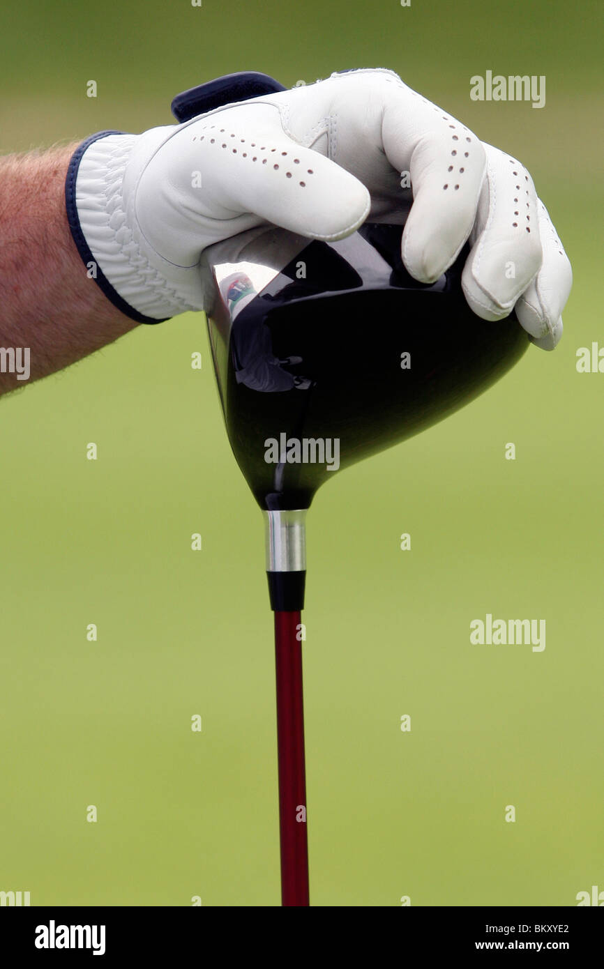 Close up di golfisti mano sul suo autista Foto Stock