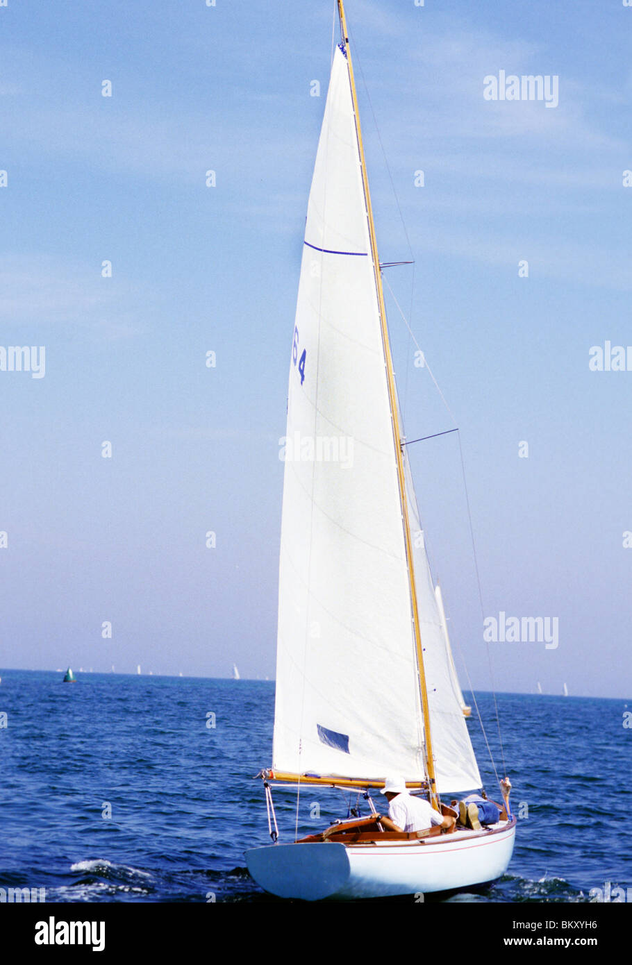 Yacht di grandi vele sul mare con vele fino Foto Stock