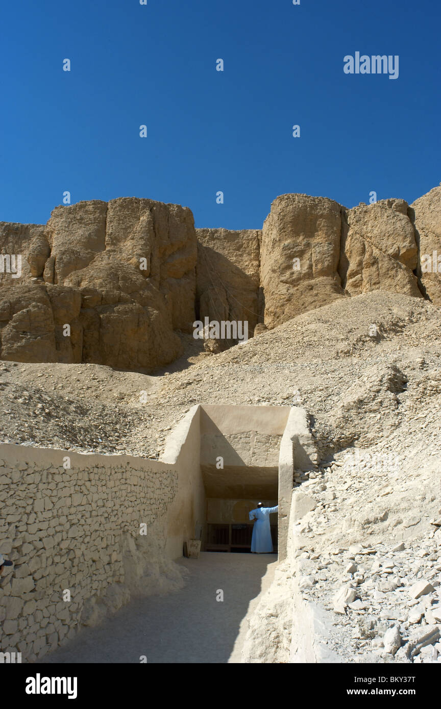 L'Egitto. La Valle dei Re. Ingresso a uno degli ipogei tomba. Foto Stock