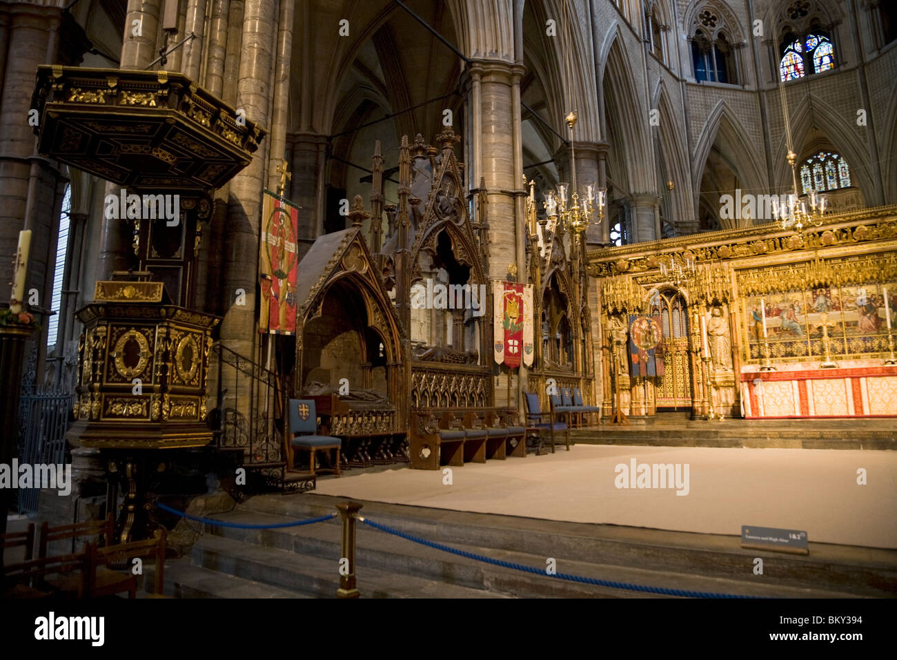 Il pulpito Pulpito y Altare Maggiore sindaco; la Westminster Abbey Iglesia: Inghilterra GB Gran Bretagna REGNO UNITO : en el Reino Unido. Foto Stock