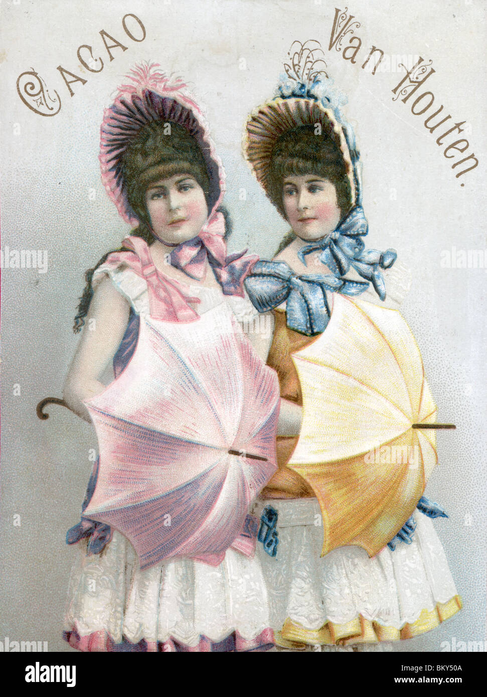 Due giovani donne in abiti estivi con ombrelloni Foto Stock