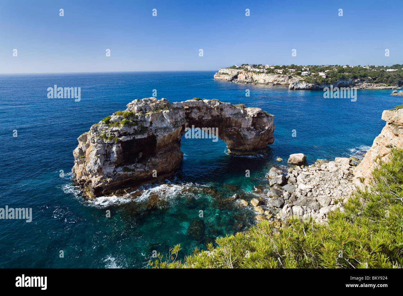 Arco di Es Pontas nella luce del sole, Cala Santanyi, Maiorca, isole Baleari, Spagna, Europa Foto Stock