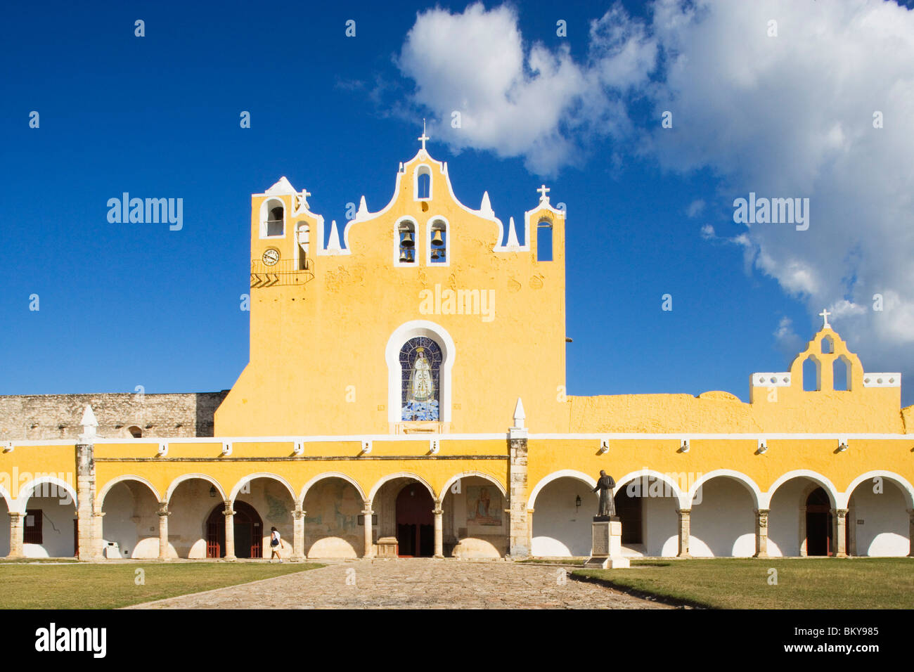 San Antonio di Padova è un monastero francescano costruito con pietre prese da una piramide, stato dello Yucatan, Penisola dello Yucatan, Mexi Foto Stock