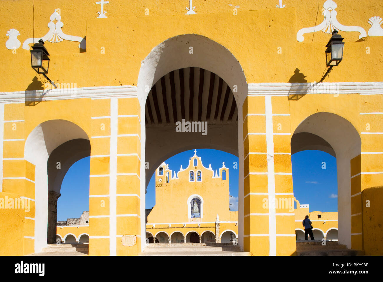 San Antonio di Padova è un monastero francescano costruito con pietre prese da una piramide, stato dello Yucatan, Penisola dello Yucatan, Mexi Foto Stock