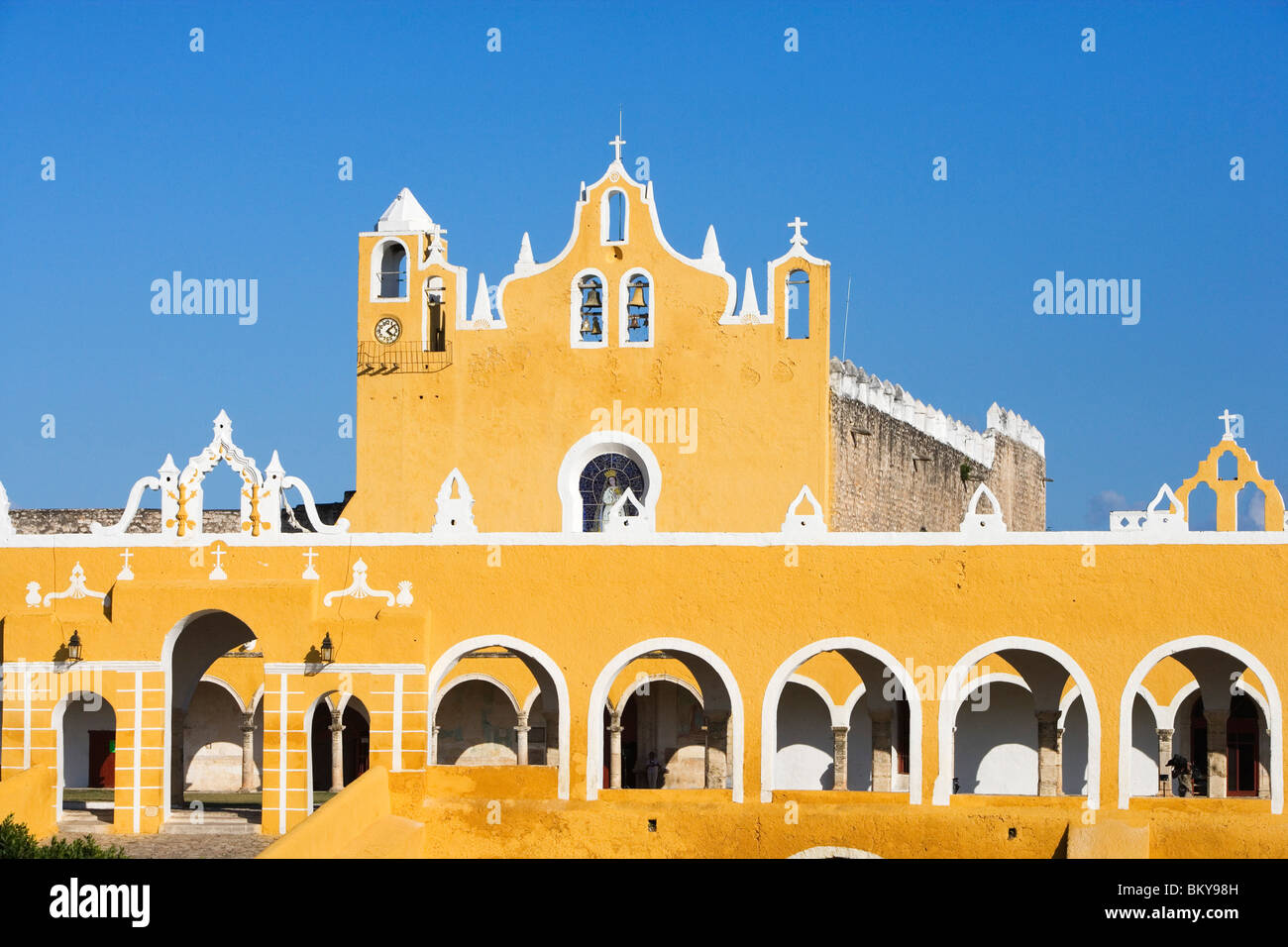 San Antonio di Padova è un monastero francescano costruito con pietre prese da una piramide, stato dello Yucatan, Penisola dello Yucatan, Me Foto Stock