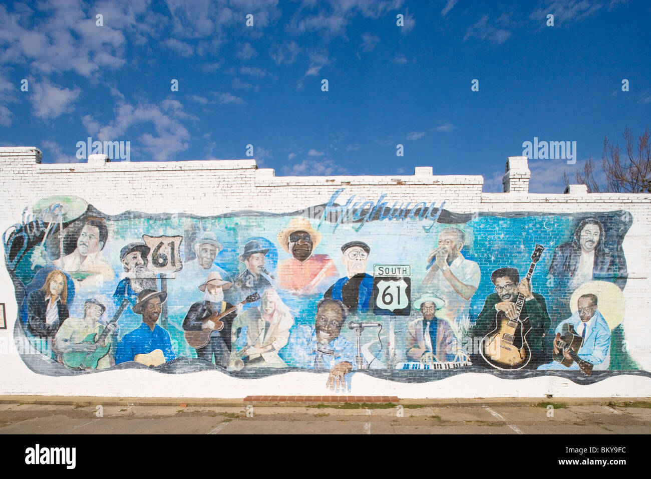 Muro delle Celebrità, graffiti che mostra grandi stelle del blues in Leland, Mississippi, STATI UNITI D'AMERICA Foto Stock