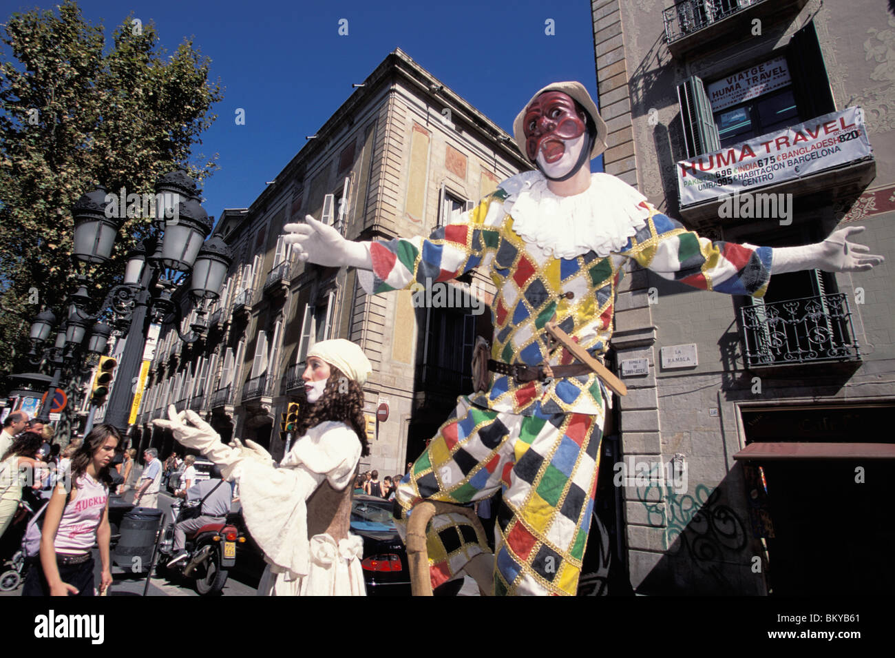 Statue viventi, Arlecchino & Colombina, Las Ramblas, Barcelona, Spagna Foto Stock