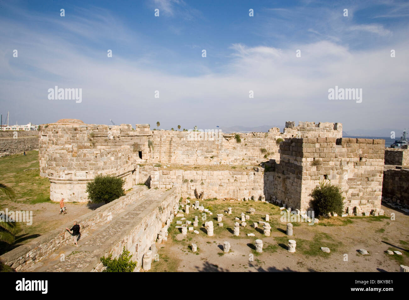 Vista dentro il castello di Neratzia, ex fortezza dei Cavalieri di San Giovanni di Gerusalemme, a Mandraki Harbour, Kos-Town, Kos Foto Stock