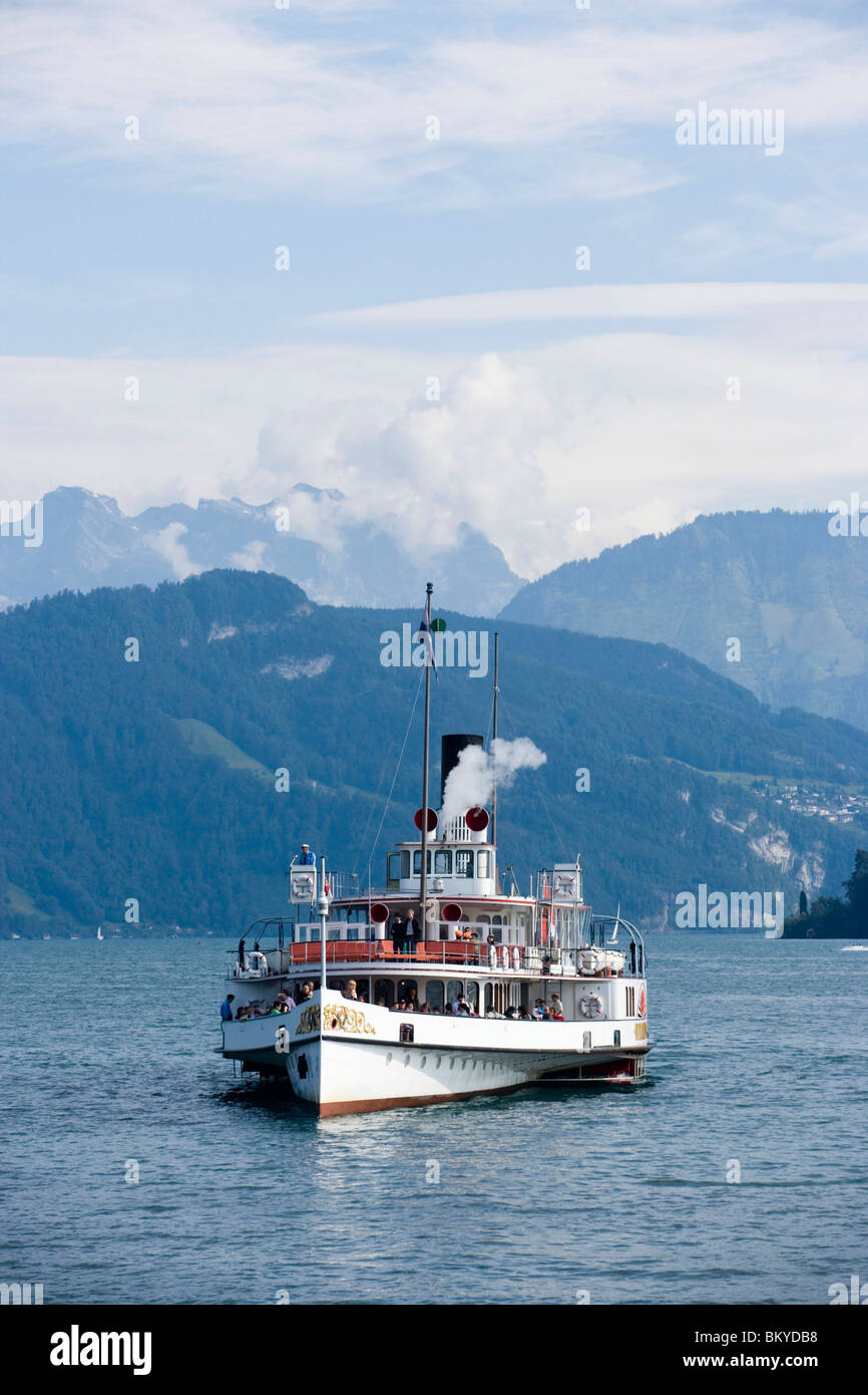 Ruota a palette vaporizzatore DS Untervaldo sul Lago di Lucerna, il cantone di Lucerna, Svizzera Foto Stock