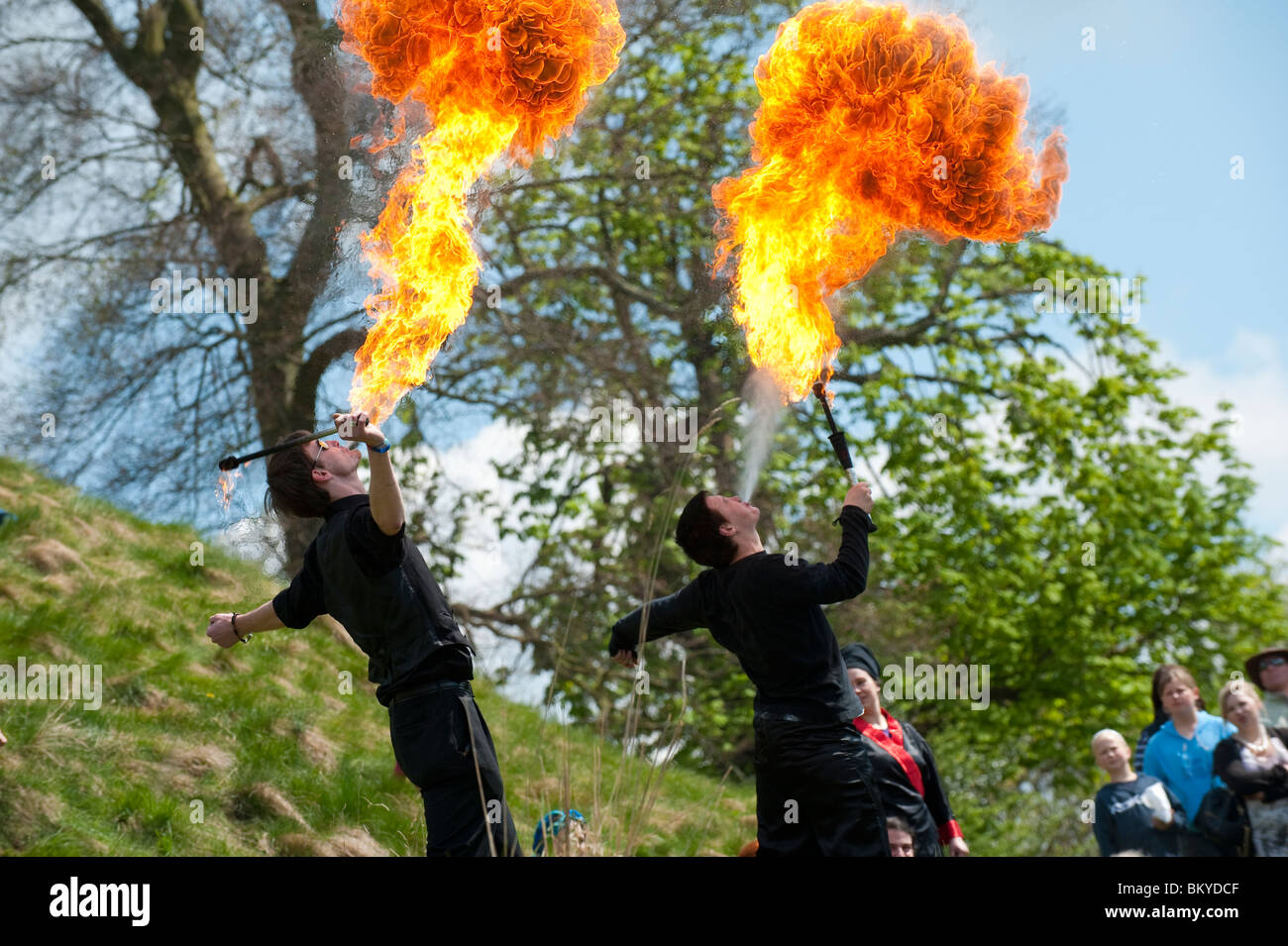 Sfiatatoi di fuoco a Clun Green Man festival, Shropshire Foto Stock