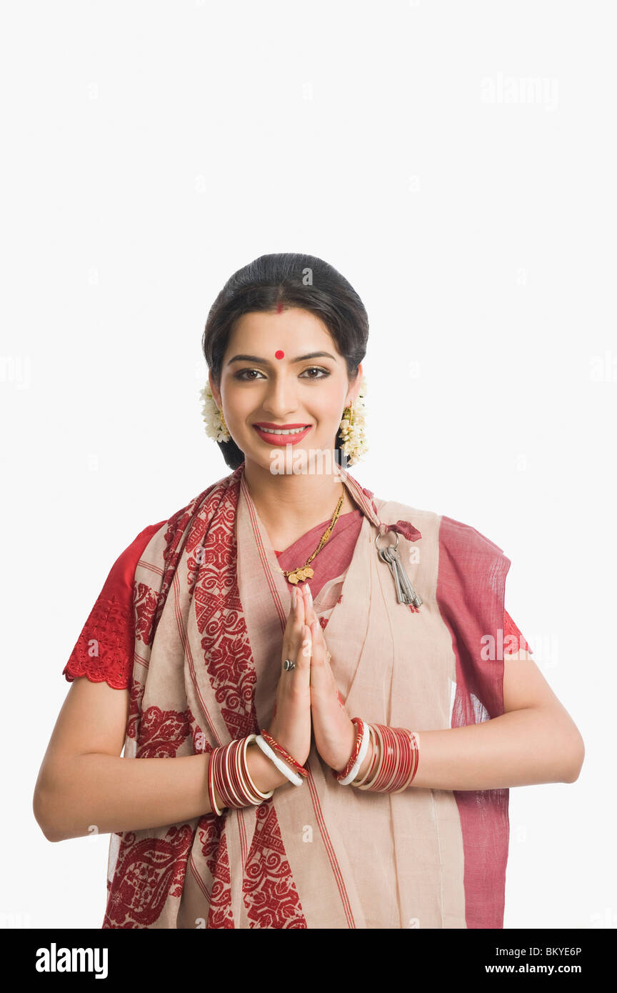 La donna saluto a Durga Puja Foto Stock