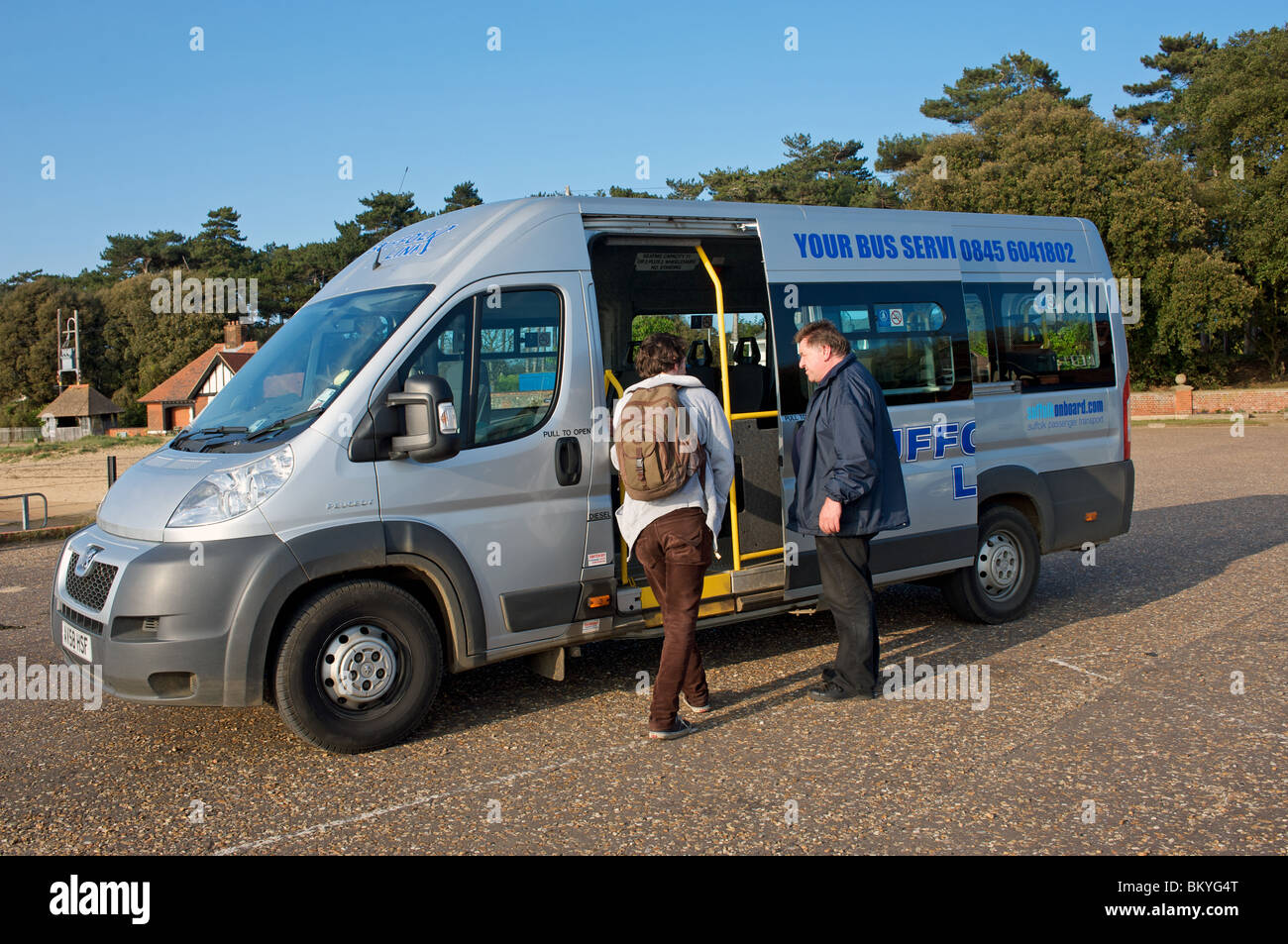 Su richiesta servizio di autobus, Bawdsey Quay, Suffolk, Regno Unito. Foto Stock