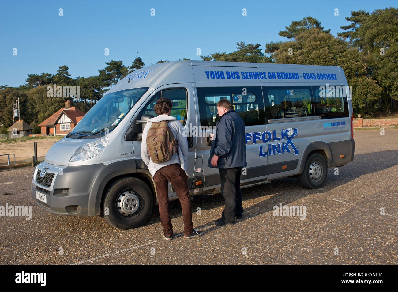 Su richiesta servizio di autobus, Bawdsey Quay, Suffolk, Regno Unito. Foto Stock