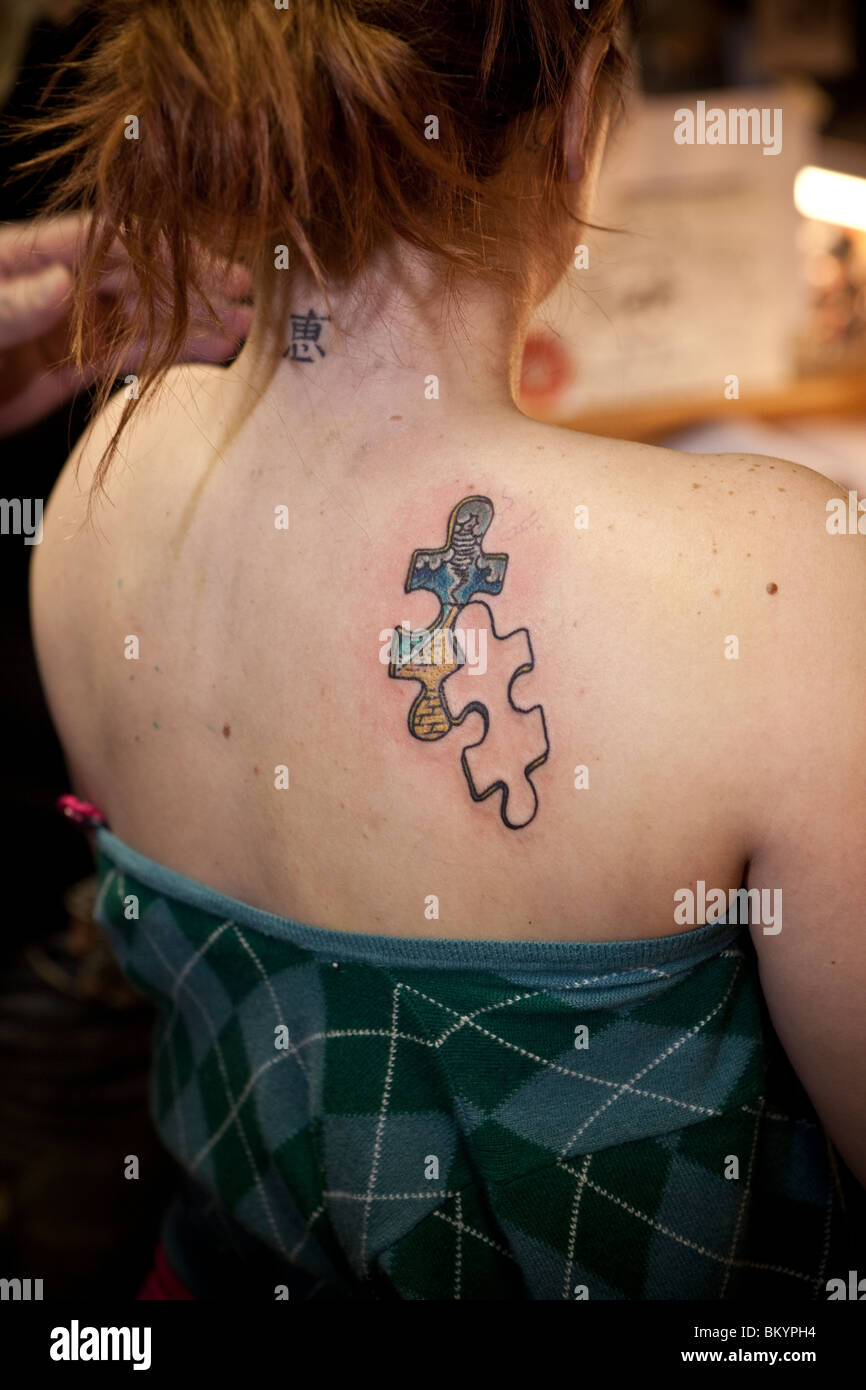 Kelly Clarkson in Henk Schiffmacher's Hanky Panky, salotto tattoo, Amsterdam Foto Stock