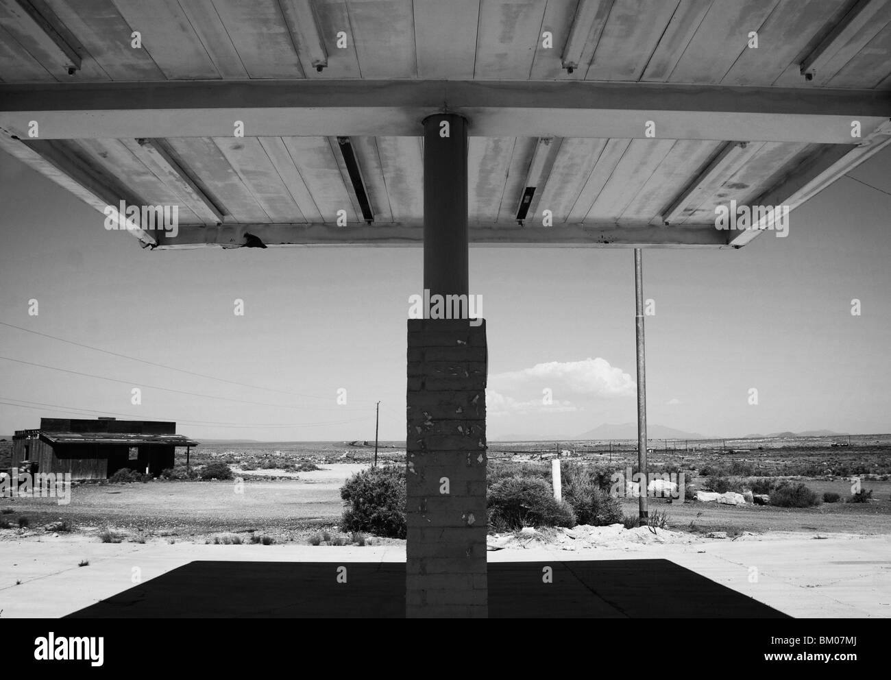 Arizona edificio abbandonato gas station architettura del paesaggio tenda a due cannoni di Ghost Town lungo la route 66 appena ad est di Flagstaff Foto Stock
