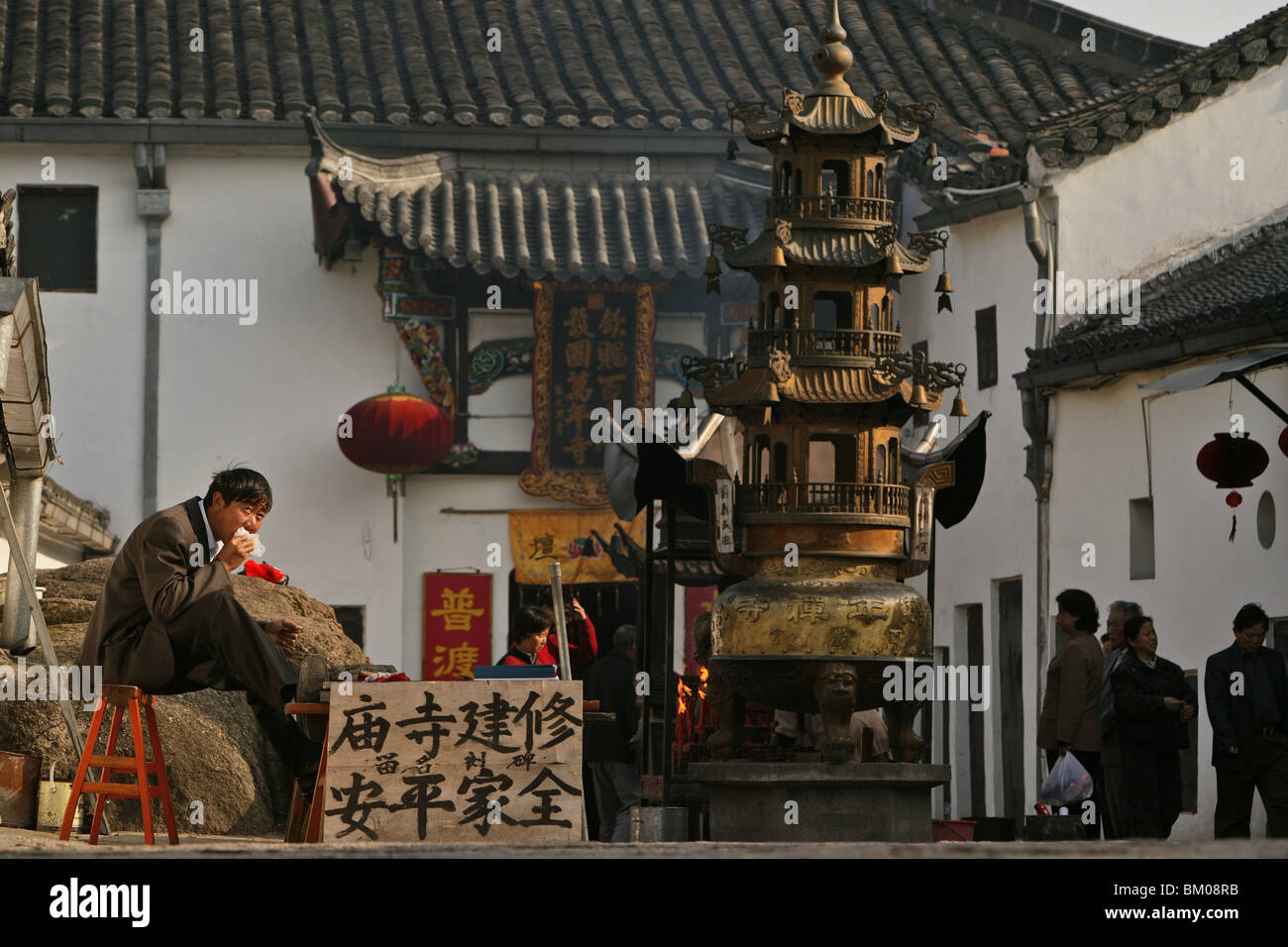 Bruciatore di incenso, Monastero, Jiuhuashan, Monte Jiuhua, montagna di nove fiori, Jiuhua Shan, provincia di Anhui, Cina e Asia Foto Stock