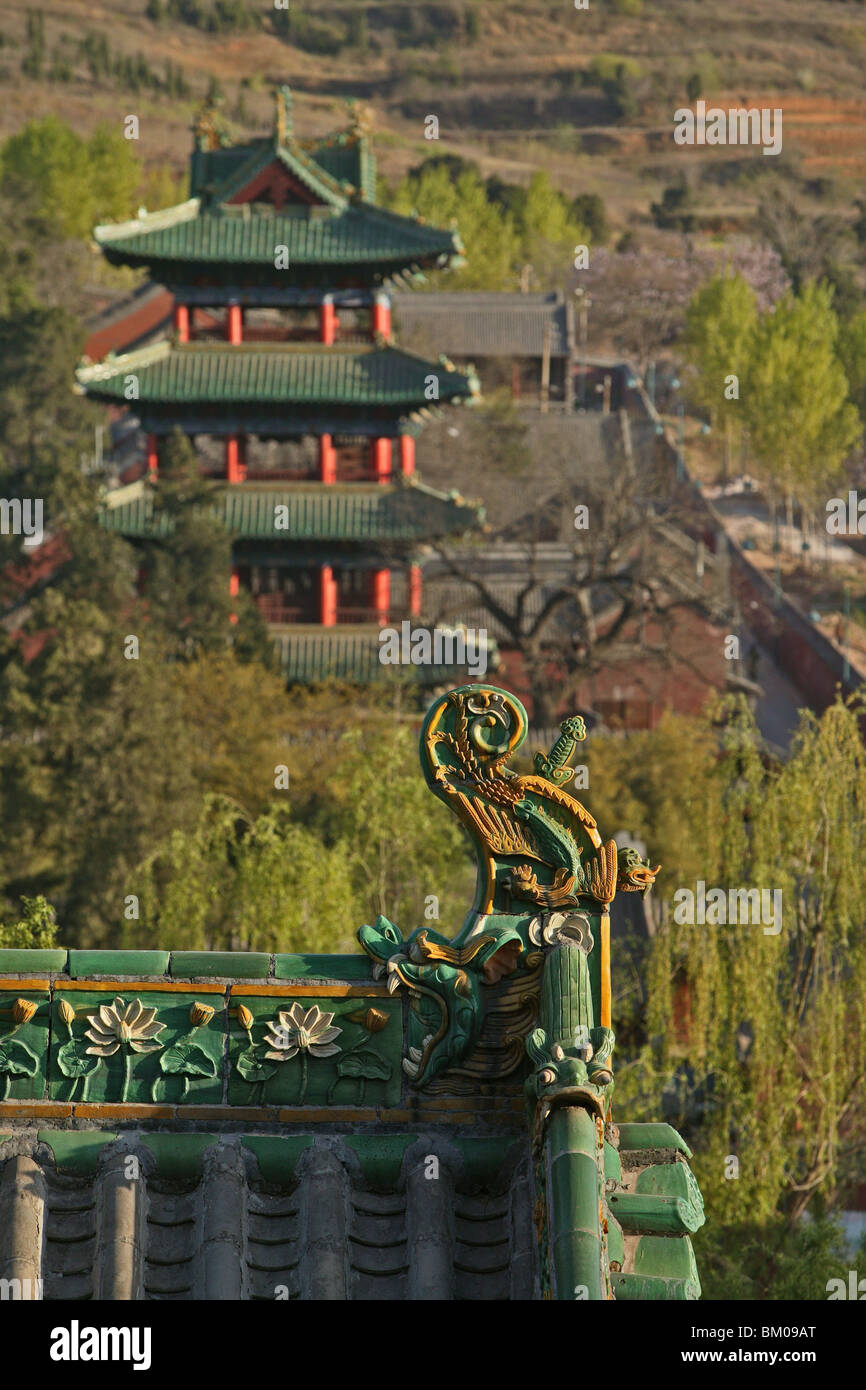 Taoista montagna buddista, Song Shan, tetti del monastero Shaolin, noto per la boxe Shaolin, nella provincia di Henan, Cina e Asia Foto Stock