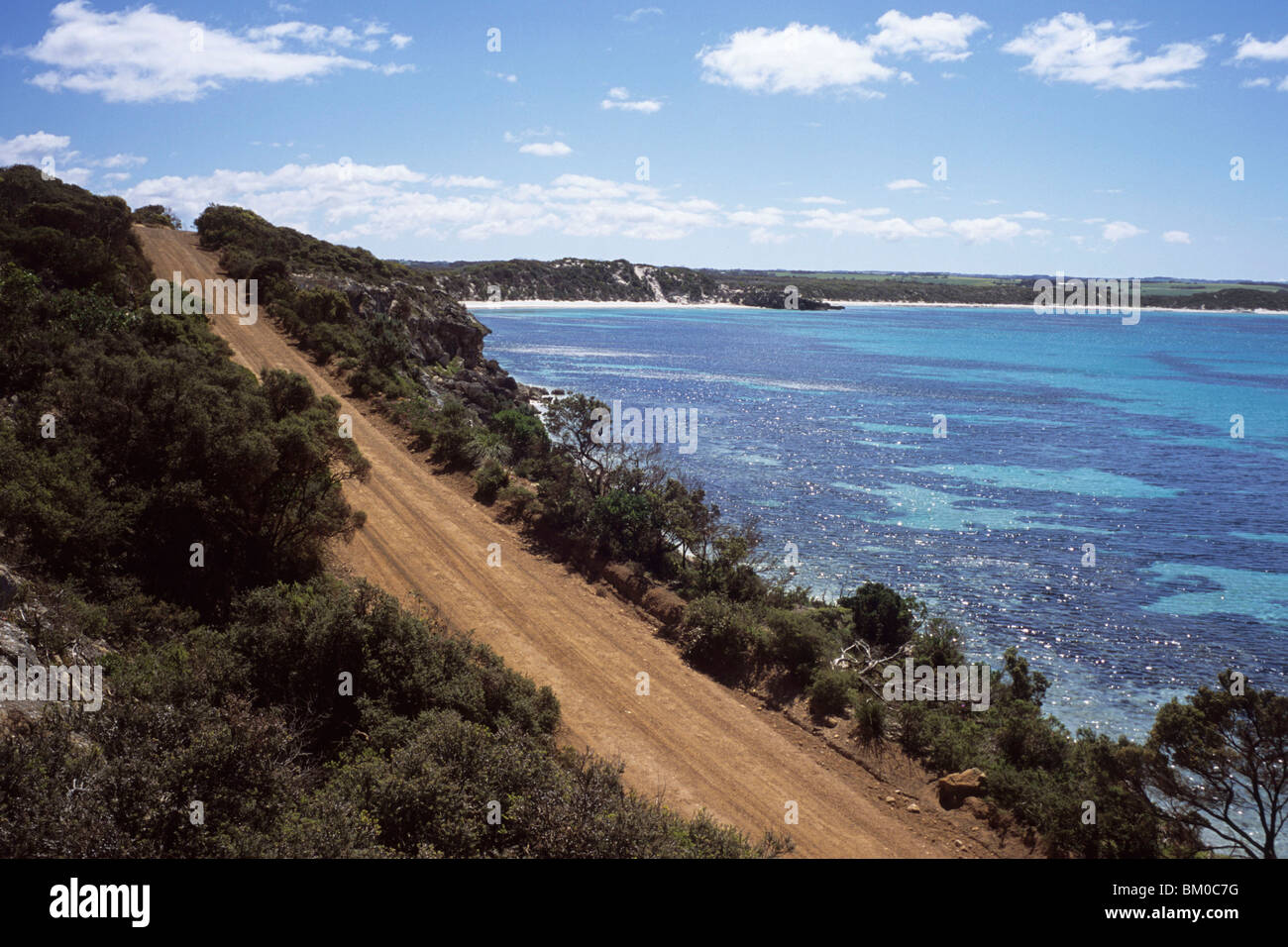 Strada sterrata e Vivonne Bay, Kangaroo Island, South Australia, Australia Foto Stock