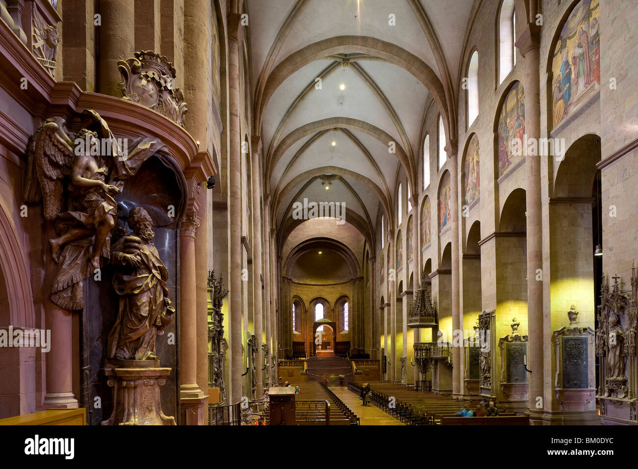Navata principale nella cattedrale di Magonza, Mainz, Renania-Palatinato, Germania, Europa Foto Stock