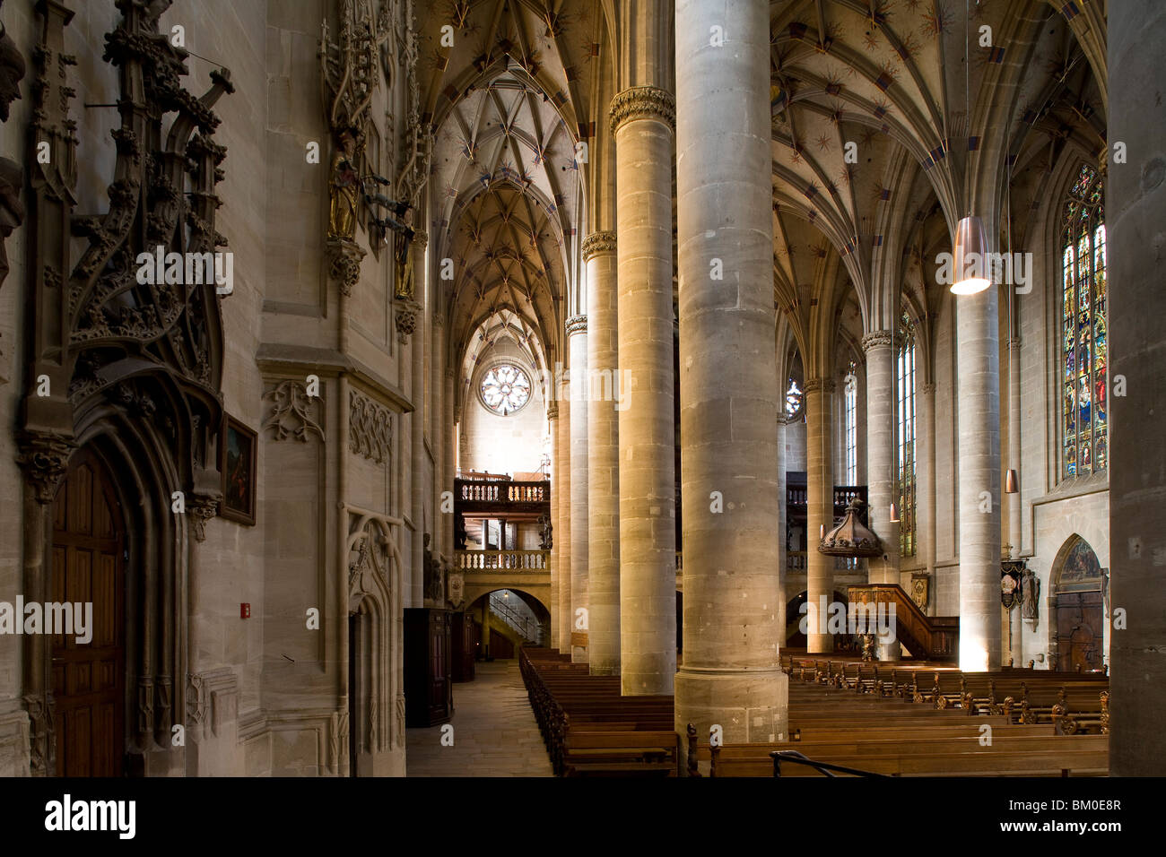 Vista interna del Heilig Kreuz Muenster in Schwaebisch Gmuend, Baden-Wuerttemberg, Germania, Europa Foto Stock