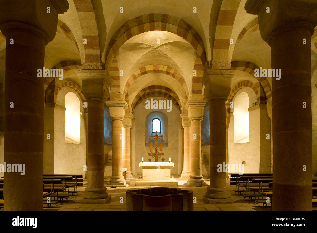 Cripta della Cattedrale di Speyer con altare, Imperial Basilica Cattedrale dell Assunzione e St Stephen, patrimonio mondiale culturale egli Foto Stock