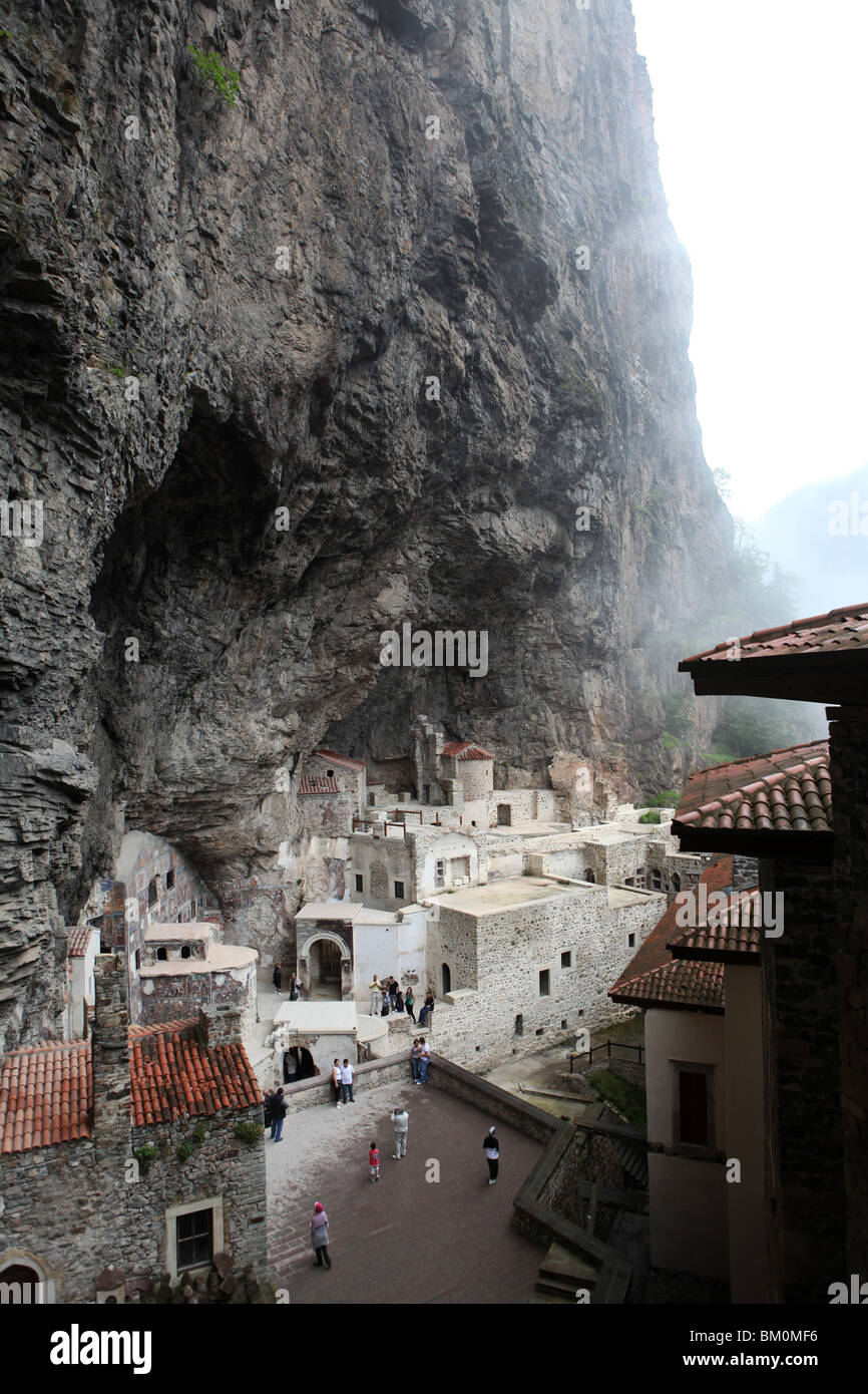 Viste della Sumela monastero o Meryem Ana (vergine) nel Zigana montagne, vicino a Trabzon in Turchia orientale. Foto Stock