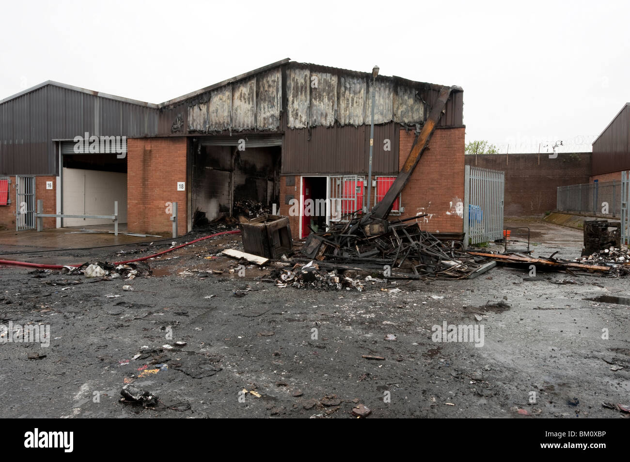 Fabbrica unità industriale distrutto da un incendio Foto Stock