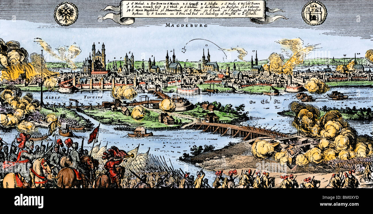 Caduta di Magdeburg al generale fiammingo Tilly, risultante nel massacro di cittadini, guerra dei trenta anni, 1631. Colorate a mano l'incisione Foto Stock