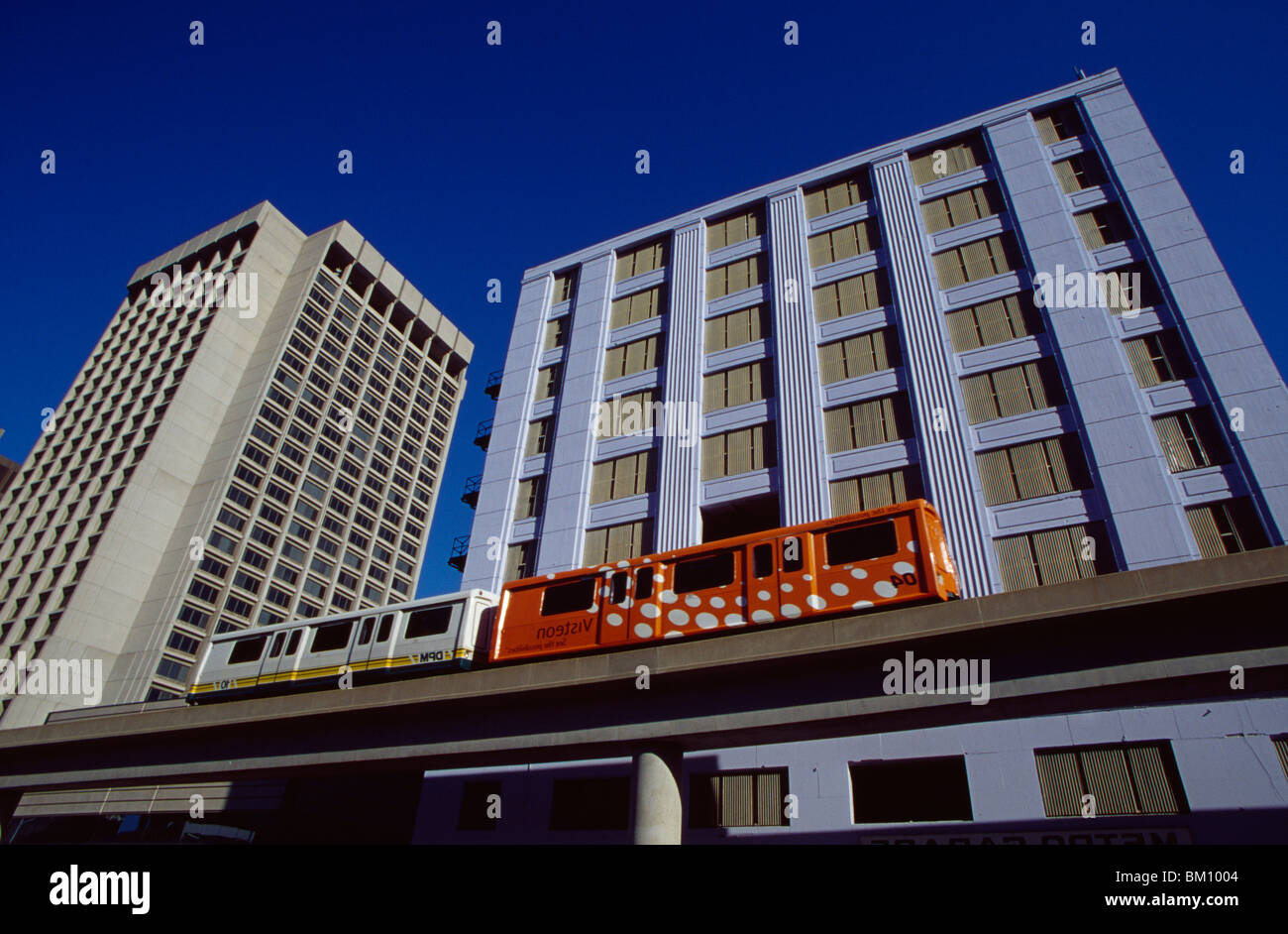 Basso angolo di visione degli edifici, McNamara Edificio Federale, Detroit, Michigan, Stati Uniti d'America Foto Stock