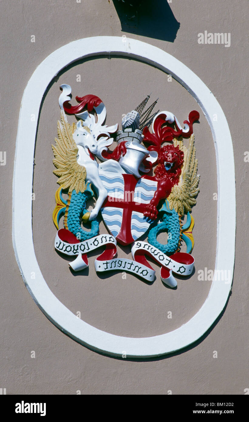 Close-up di uno stemma scolpito sulla parete di un municipio, San Giorgio, Bermuda Foto Stock