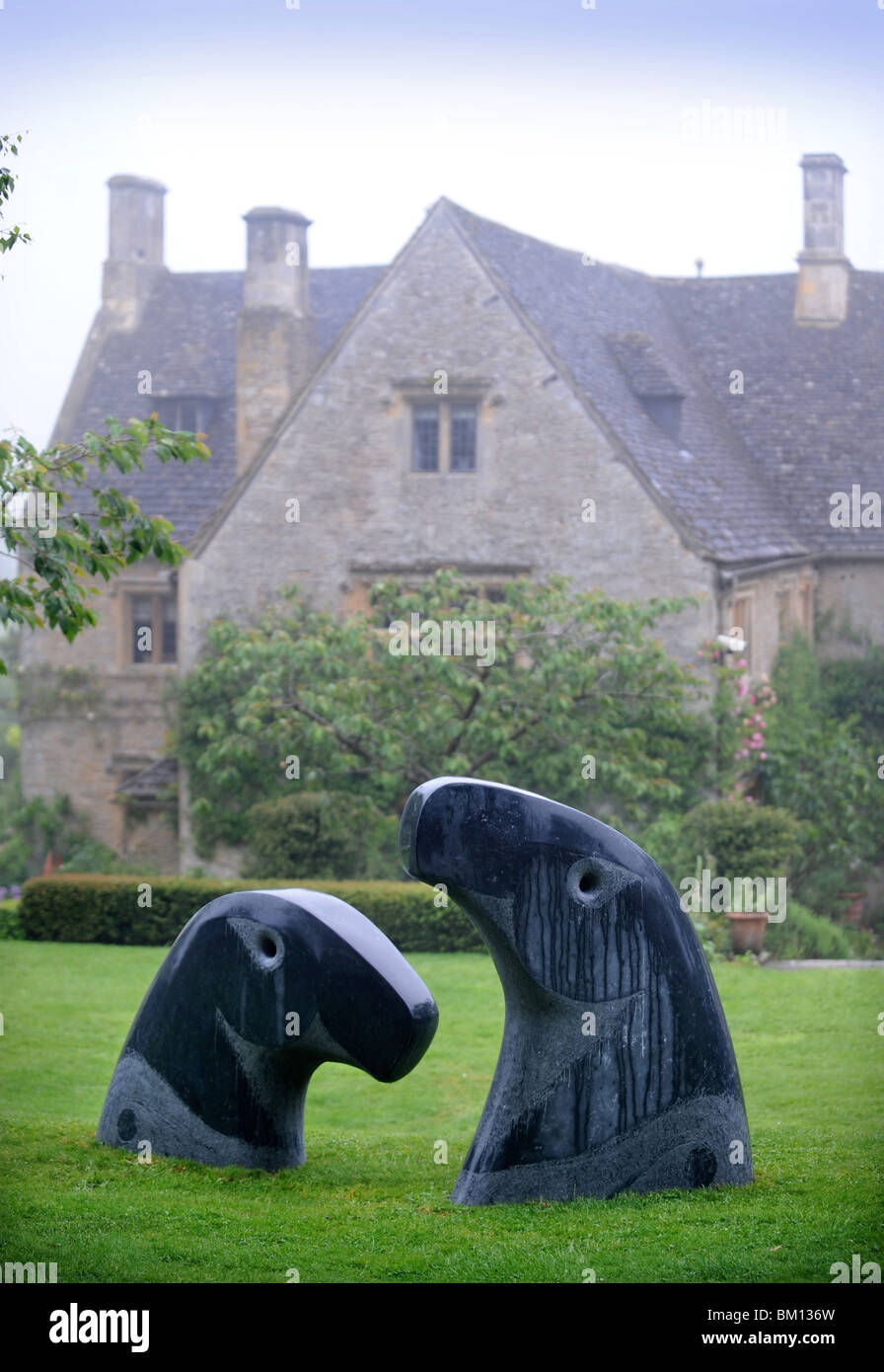 Esposizione di scultura a Asthall Manor vicino a Burford, Oxfordshire Maggio 2008 - 'Mythical cavalli' di Bridget McCrum. Foto Stock