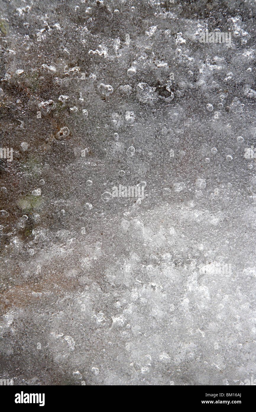Acqua congelata bianco ghiaccio texture traslucido Foto Stock