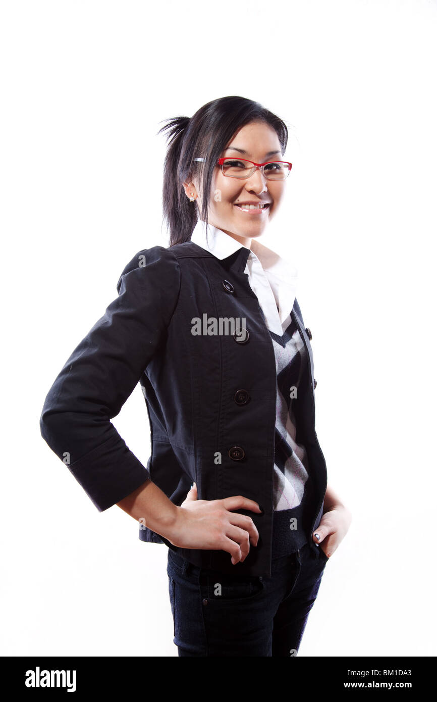 Imprenditrice attraente con le braccia su una cintura Foto Stock