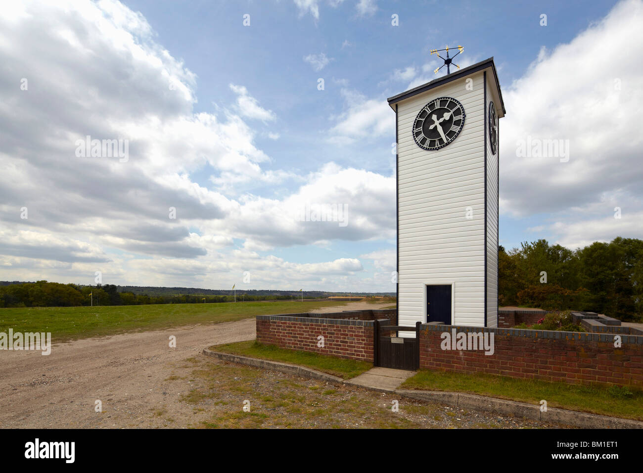 La torre dell orologio a livello nazionale centro di tiro a Bisley Surrey UK Foto Stock
